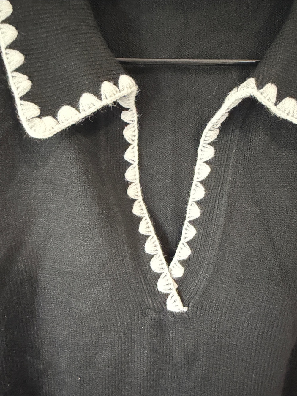 Commense Black Knit Sleeveless V-Neck Vest with White Scalloped Trim - Picture 4 of 5